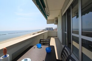 Classic Apartment | Terrace/patio