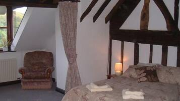 Departamento estándar, 2 habitaciones, chimenea, vista a la montaña | 1 habitación y espacio para trabajar con laptop