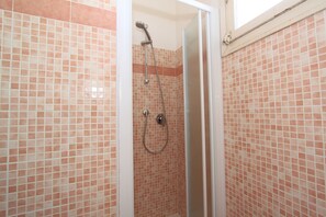 Bathroom - Alfa Apartments (Comacchio)