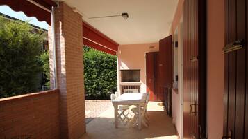 Apartemen Klasik, 2 kamar tidur | Teras/patio