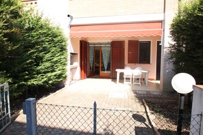 Apartamento clásico, 2 habitaciones | Terraza o patio
