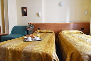 Standard Double Room | Minibar, desk, free cribs/infant beds, free WiFi - Hotel Brennero (Bassano del Grappa)