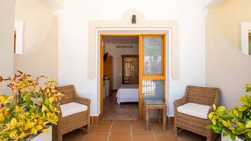 Chambre Double | Minibar, coffres-forts dans les chambres, bureau, rideaux occultants