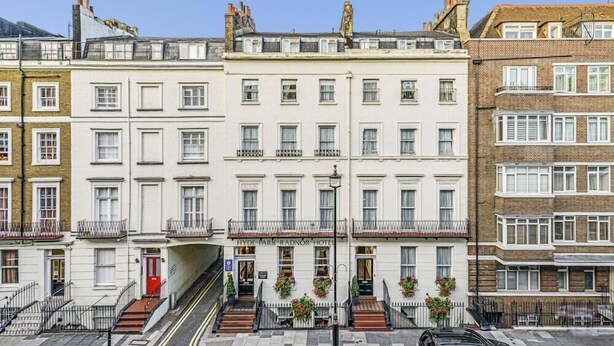 A row of traditional British townhouses with a central entrance labeled "Hyde Park Radnor Hotel." - Hyde Park Radnor Hotel (London)