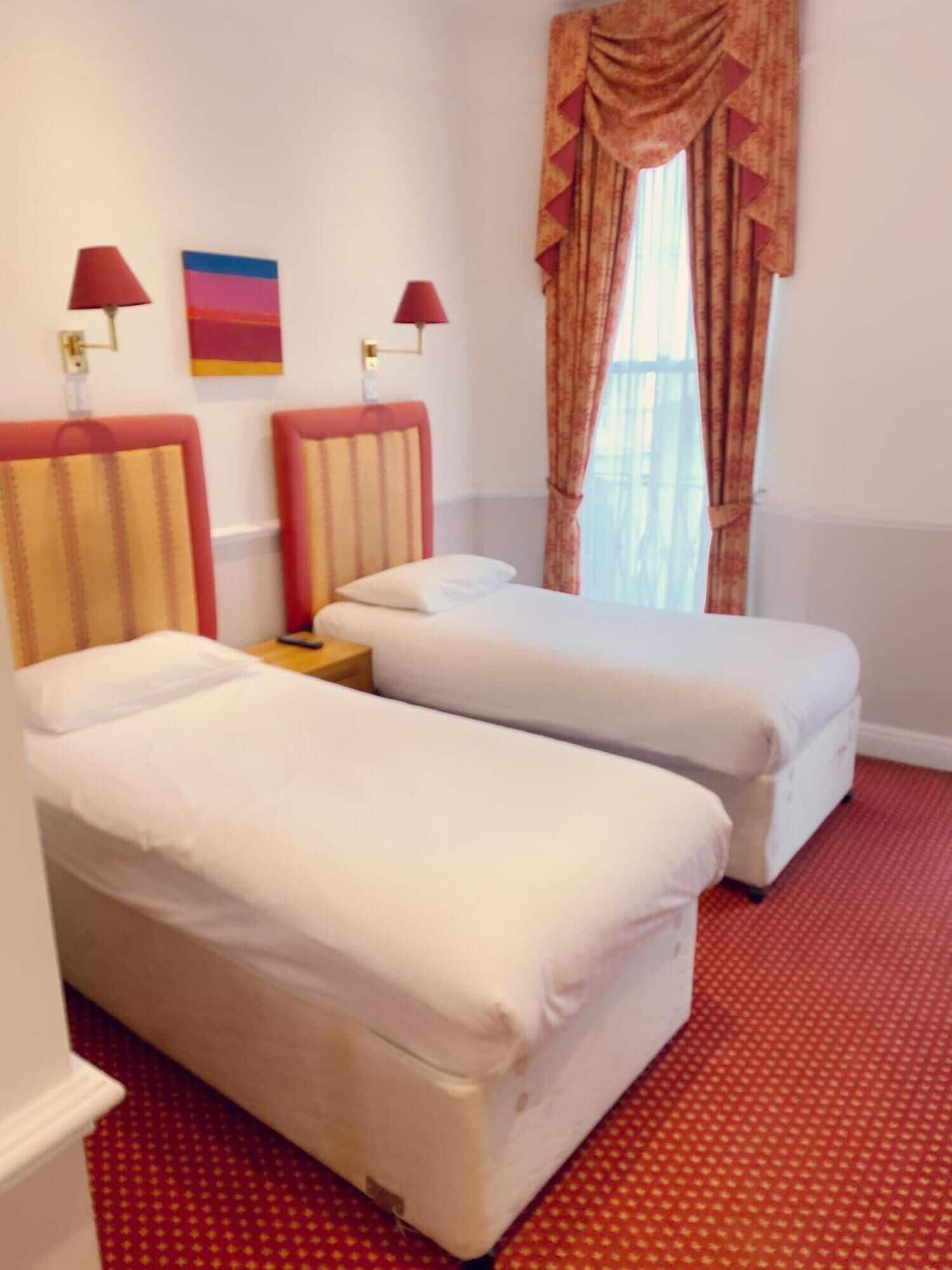 standard twin room | desk, iron/ironing board, free wifi, bed sheets
