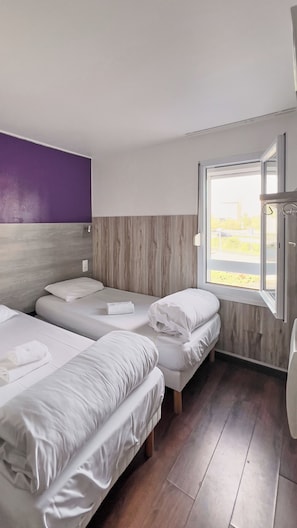 Twin Room | Desk, soundproofing, free WiFi, bed sheets