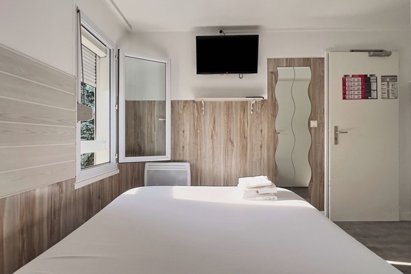 Double Room | Desk, soundproofing, free WiFi, bed sheets