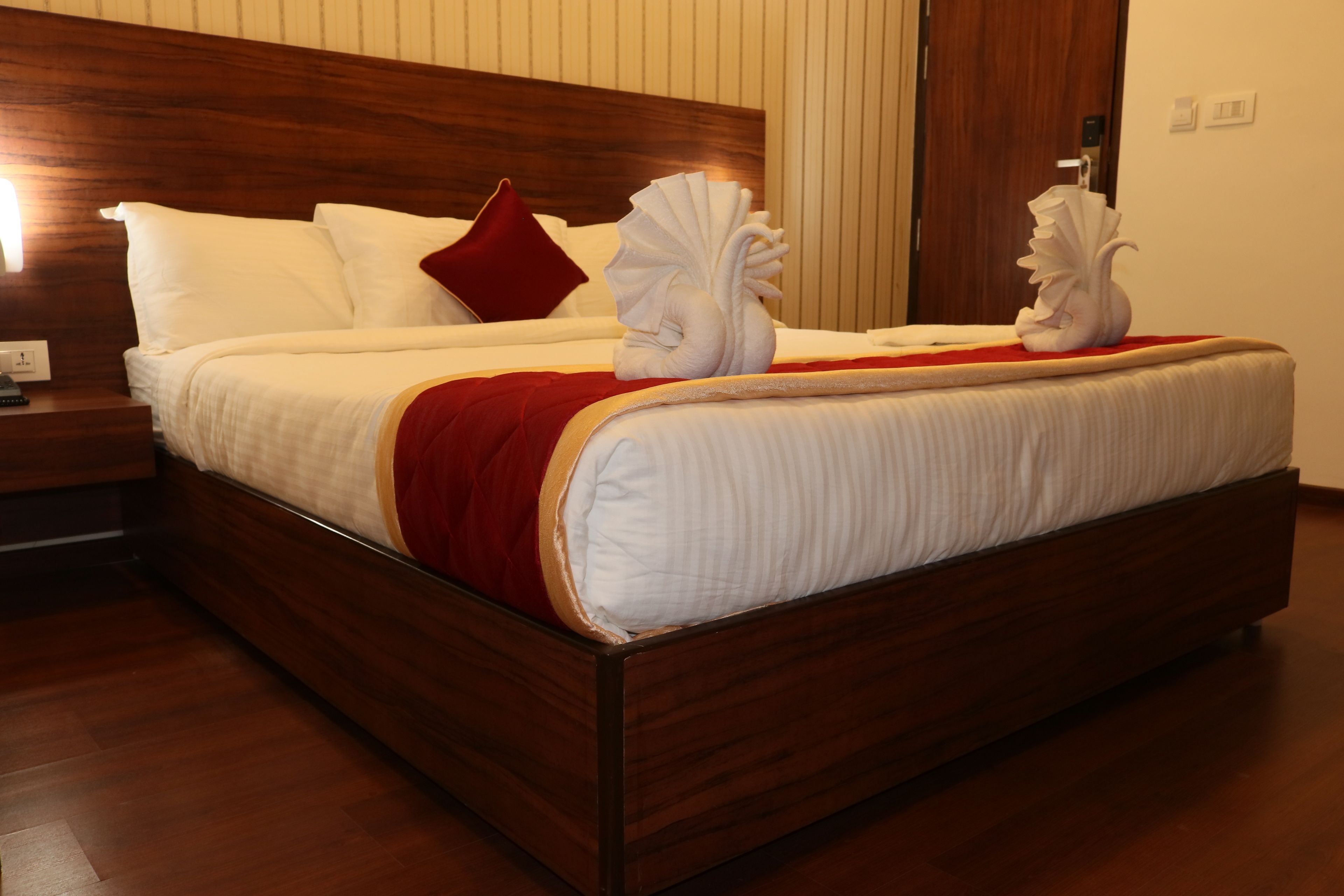 premium bedding, in-room safe, desk, soundproofing