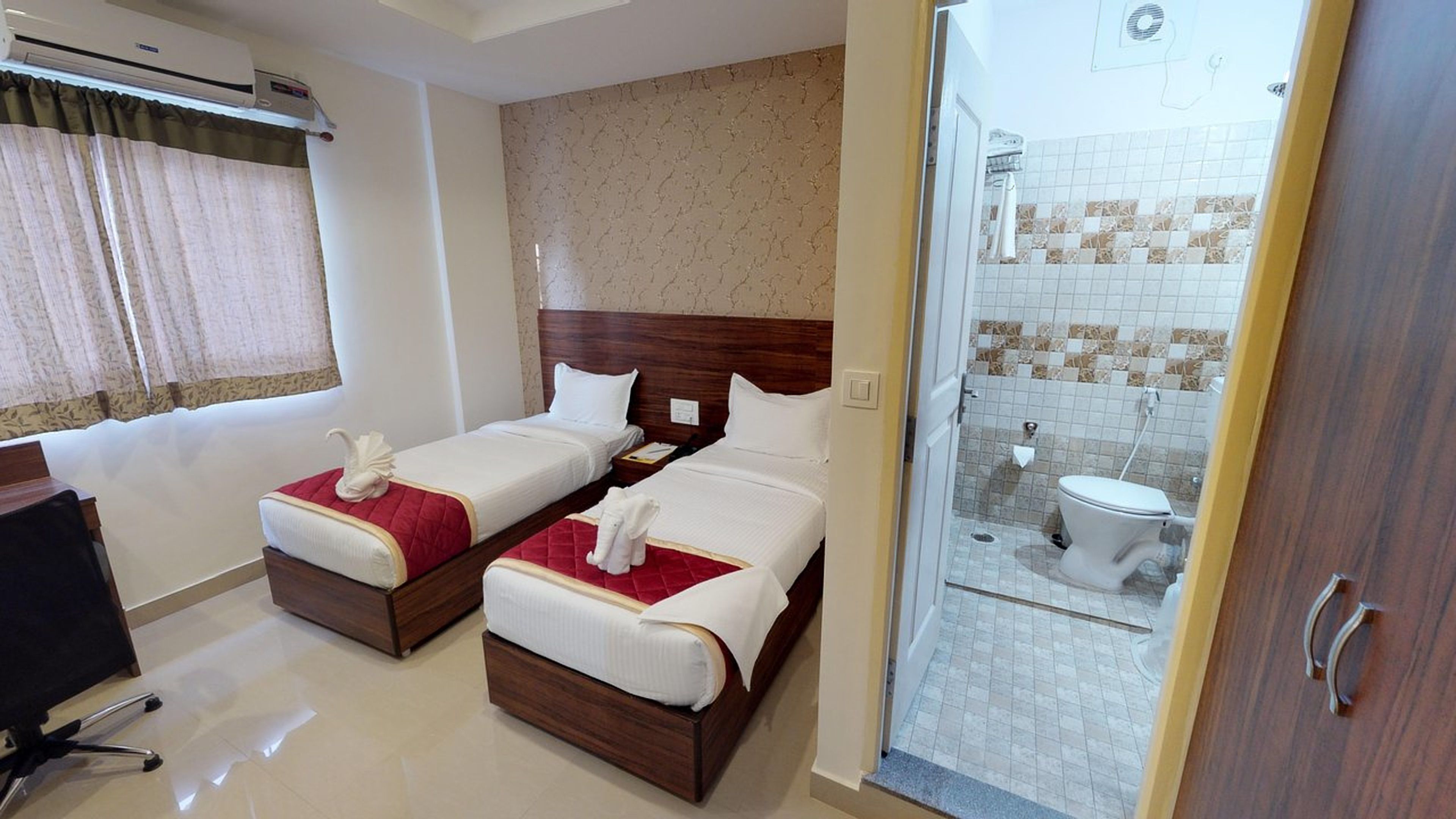 standard room | premium bedding, in-room safe, desk, soundproofing