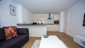 Unclassified image, 4 of 19, button - Luxury 2 bed Apartment (London)