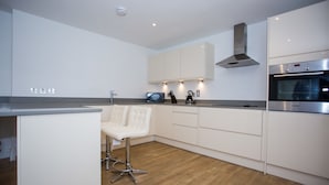 Unclassified image, 3 of 19, button - Luxury 2 bed Apartment (London)