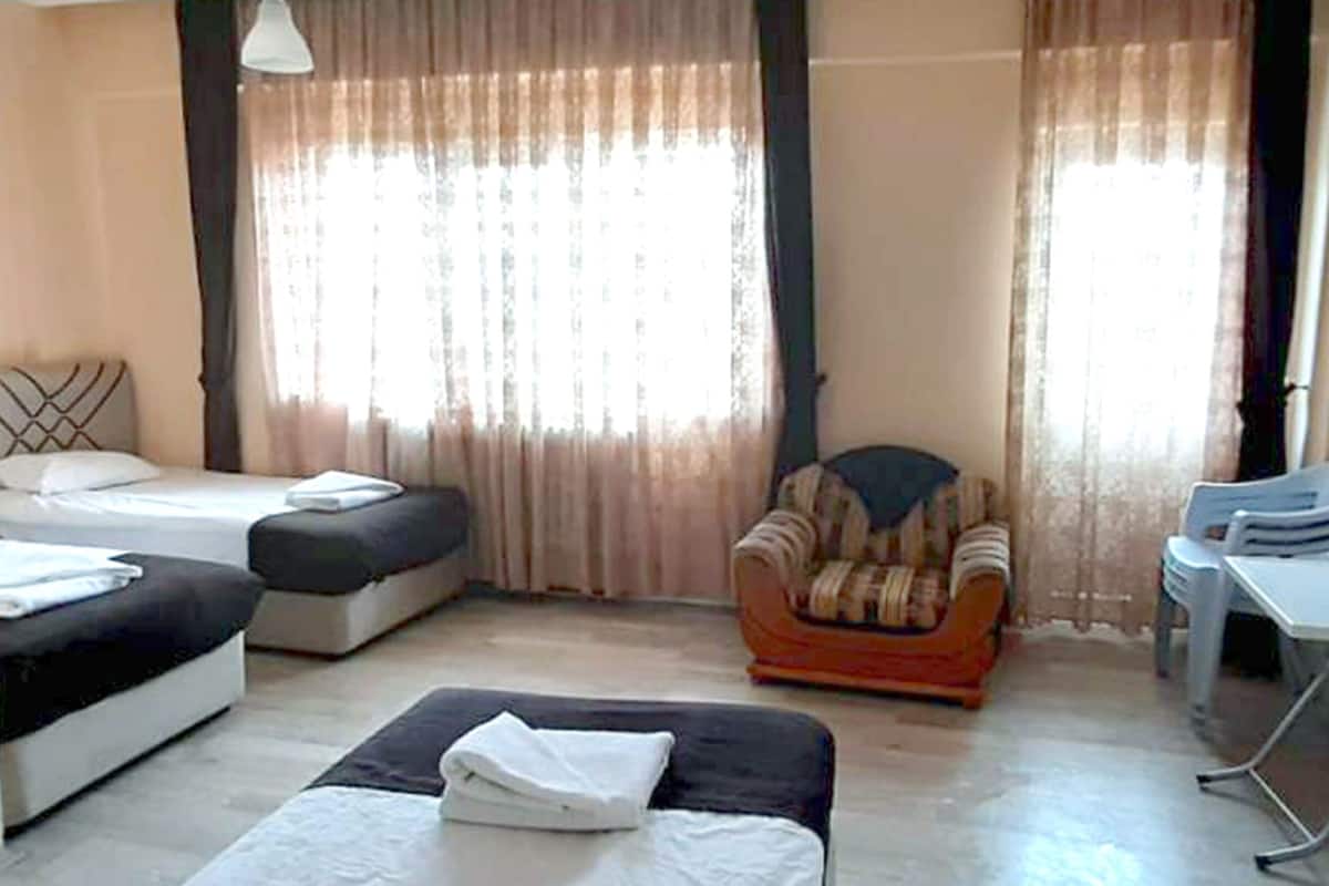 Üç Kişilik Oda | Masa, ücretsiz kablosuz İnternet, çarşaf takımı