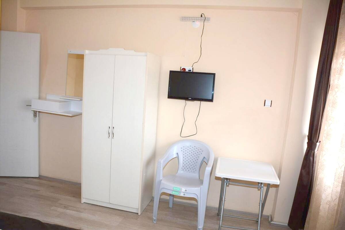 Masa, ücretsiz kablosuz İnternet, çarşaf takımı