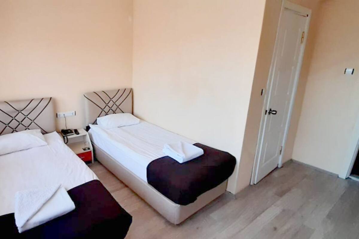 Standard Tek Kişilik Oda | Masa, ücretsiz kablosuz İnternet, çarşaf takımı