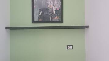 Dobbeltrom – design | Bad | Dusj, toalettartikler (inkludert) og håndklær