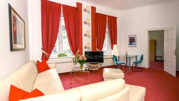 Junior-Suite | Wohnbereich | Flachbildfernseher