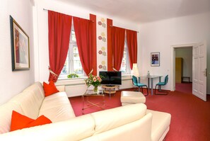 Suite – junior | Oppholdsområde | Flatskjerm-TV