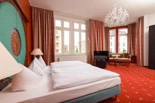 Espacio para trabajar con un portátil y sistema de insonorización