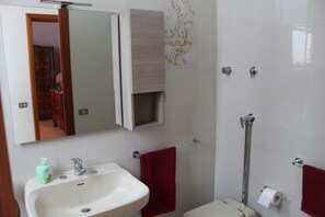 Villa, 1 Bedroom | Bathroom sink - Il Glicine (Mazara del Vallo)