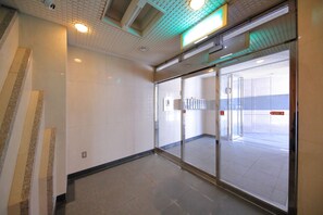 Interior entrance - Grandouce Sejour (Osaka)