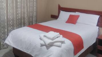 Caja de seguridad en la habitación y escritorio