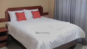 Caja de seguridad en la habitación y escritorio