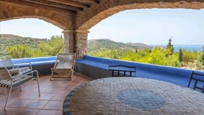 House, 3 Bedrooms | Terrace/patio