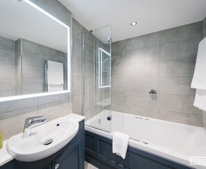 Hair dryer, towels - The Three Shires Inn (Ambleside)