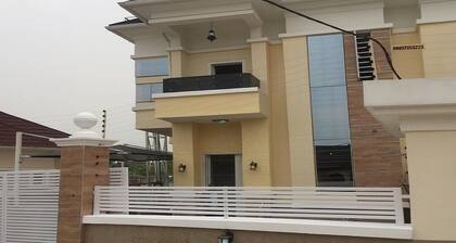 Leez Luxury Apartment