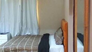 Executive Apartment | 1 bedroom, free WiFi, bed sheets