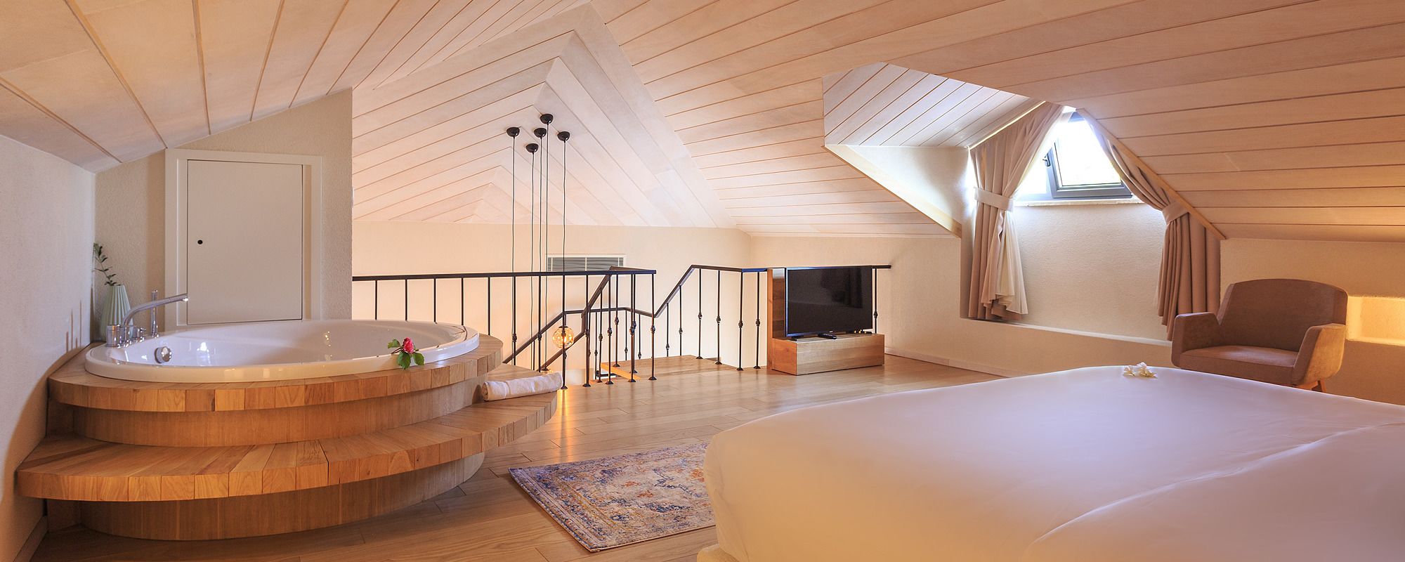 Penthouse | Minibar y caja de seguridad en la habitación 