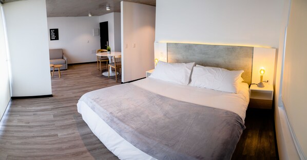 Standard Suite, 1 King Bed with Sofa bed | In-room safe, free WiFi, bed sheets, wheelchair access - hUB Antofagasta (Antofagasta)