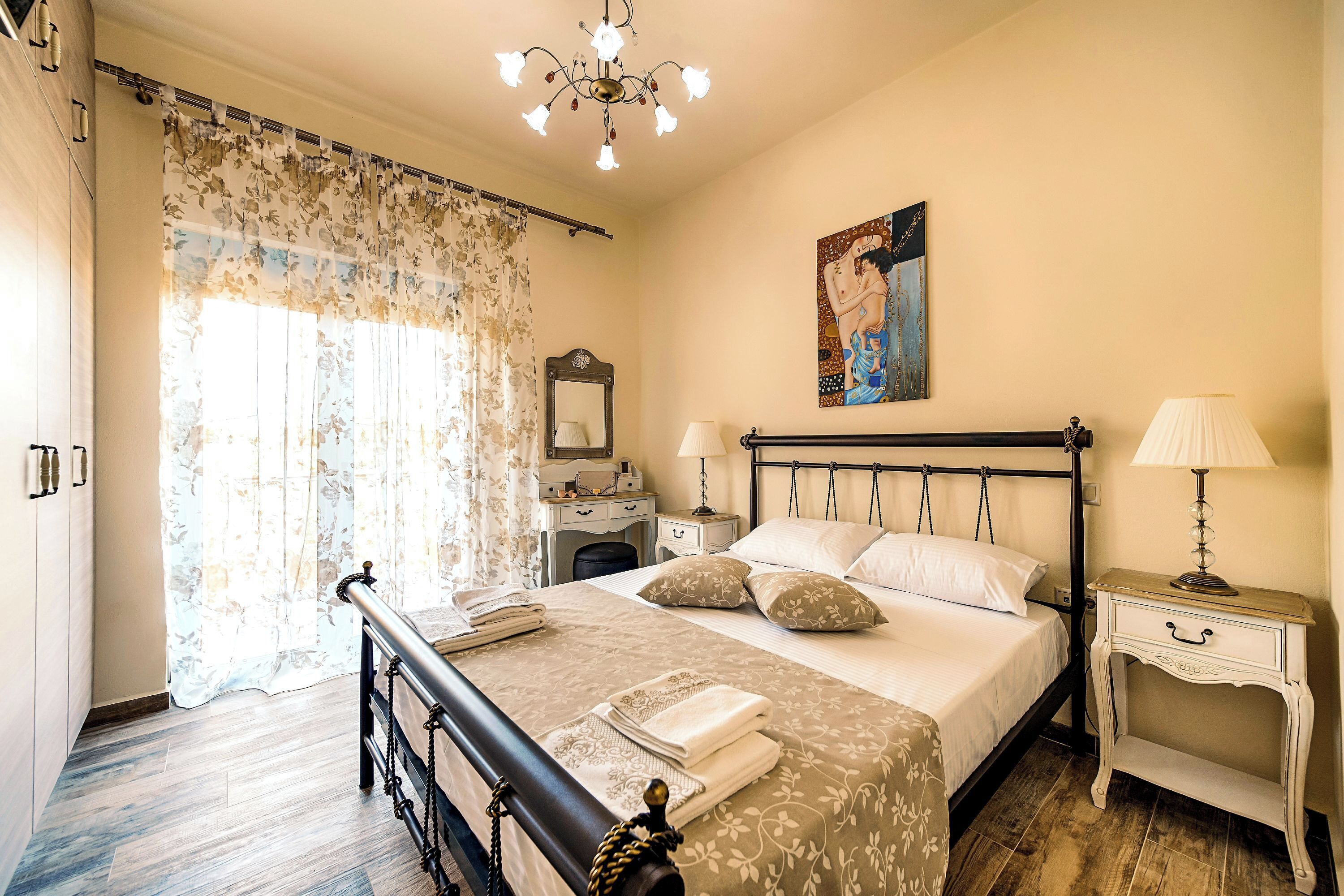 3 bedrooms, premium bedding, memory foam beds, in-room safe