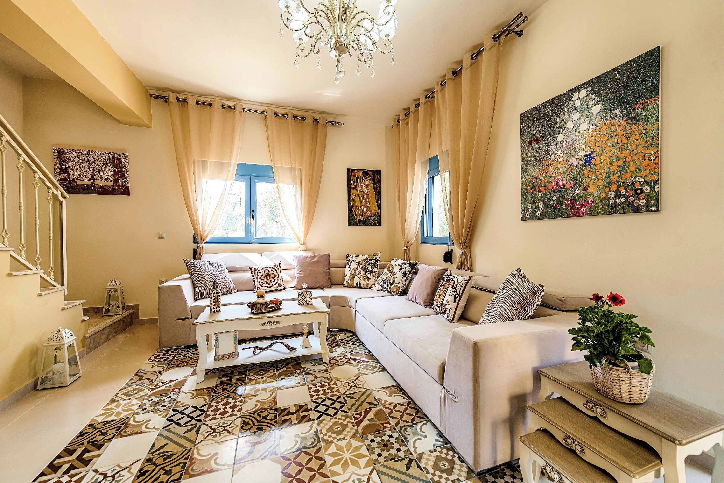 Villa – superior, 3 soverom, bassengutsikt | Oppholdsområde | En 32-tommers Flatskjerm-TV med Parabol-TV samt plasma-TV og DVD-spiller