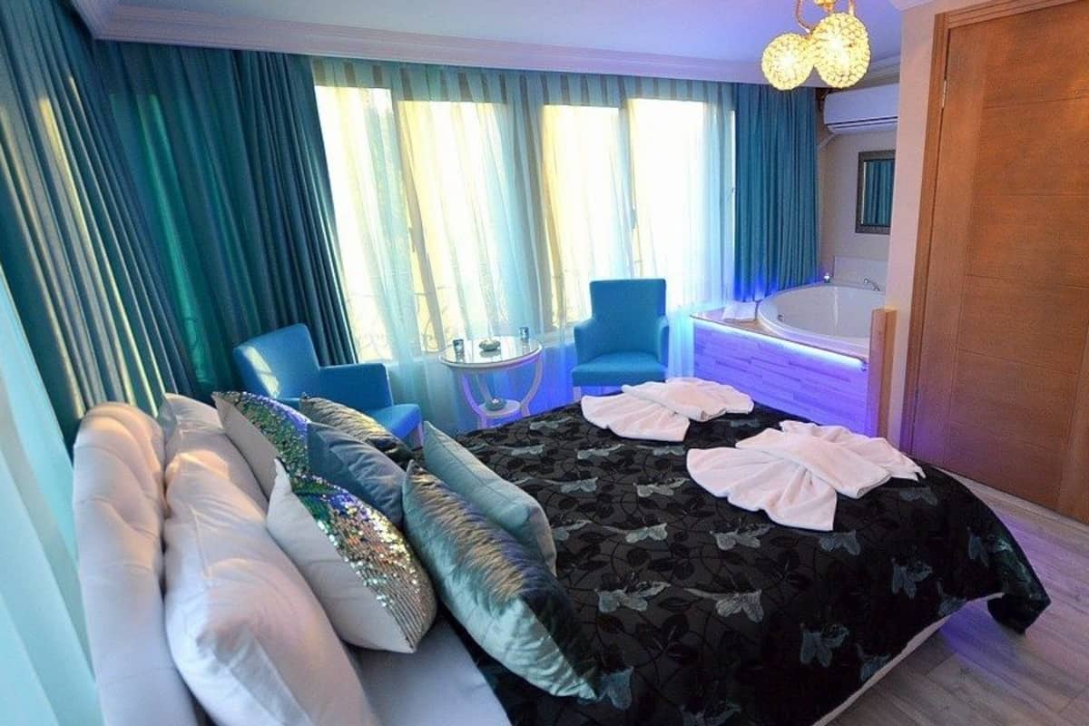 Deluxe Double Room, Jetted Tub, Garden View | Iron/ironing board, free WiFi