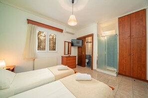 Luxury Apartment, 3 Bedrooms | Premium bedding, down duvets, pillow-top beds, in-room safe - Faos Luxury Apartments (Kefalonia)
