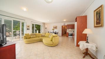 Luxury Penthouse | Living area | 32-inch LCD TV with satellite channels, TV, DVD player