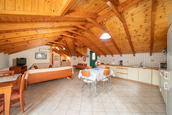 Luxury Apartment, 2 Bedrooms (Attic) | Living area