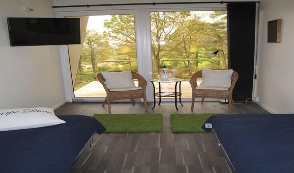 スイート バルコニー | リビング エリア | テレビ