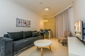 Superior Suite, Lake View, Lakeside | Living room