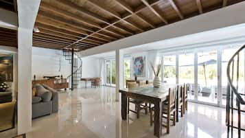 Vila superior, 4 quartos | Opções para refeição no quarto