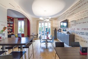 Dining - idealsejour (Cannes)
