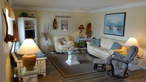 コンドミニアム 1 ベッドルーム | リビング エリア