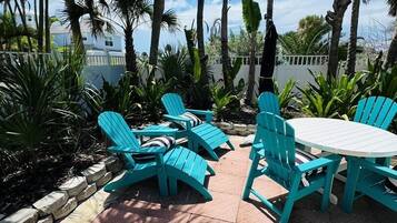 Apartment, 2 Bedrooms | Outdoor dining