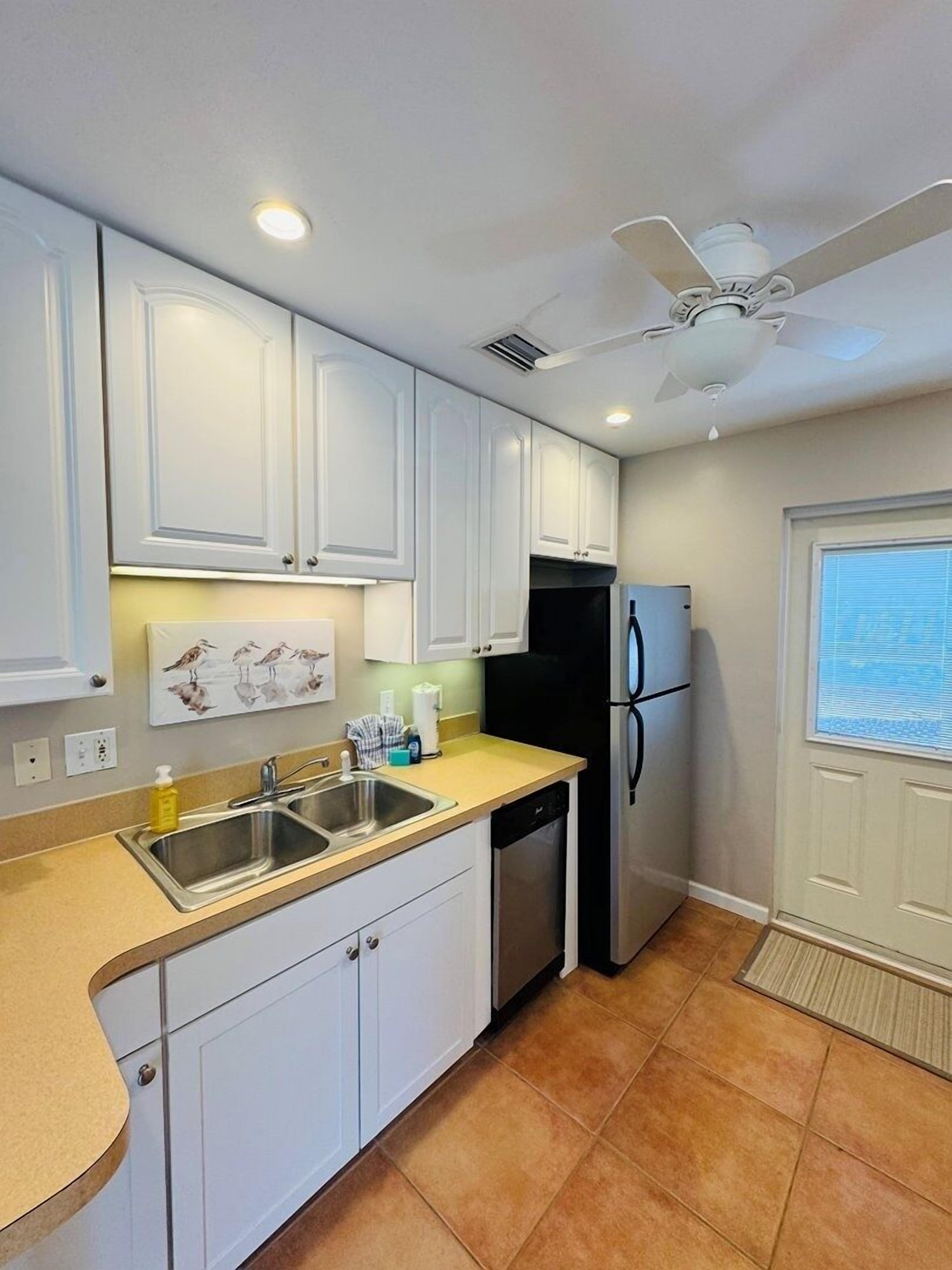 Apartment, 2 Bedrooms | Private kitchen | Dishwasher, cookware/dishes/utensils