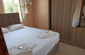 Desk, laptop workspace, free WiFi, bed sheets - Caner Hotel (Kemer)