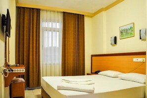 Desk, laptop workspace, free WiFi, bed sheets - Caner Hotel (Kemer)