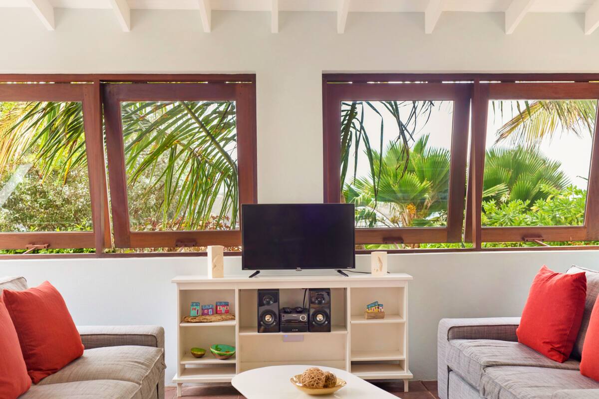 garden villa, 1 or 2 bedrooms, ocean view | living area | flat-screen tv