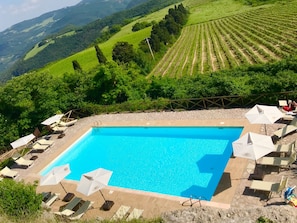Seasonal outdoor pool, open 9:00 AM to 7:30 PM, pool umbrellas - Castello di Titignano (Orvieto)