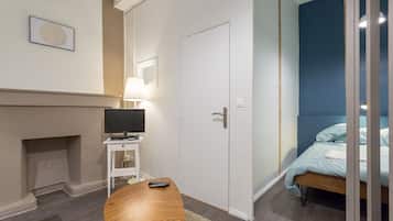 2 chambres, matelas mémoire de forme, fer et planche à repasser